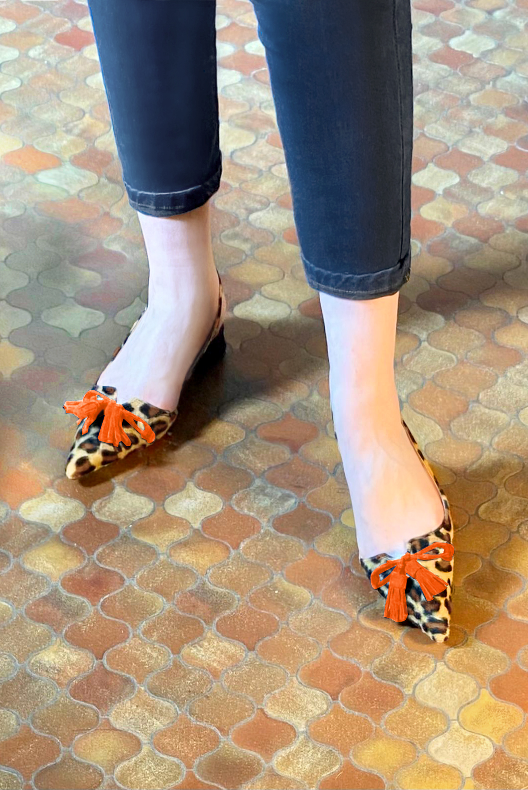 Safari black and clementine orange women's open back shoes, with a knot. Pointed toe. Flat flare heels. Worn view - Florence KOOIJMAN